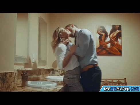 ❤️ Döşlü sarışın sizi ictimai tualetdə aldatdıqda ️❌ Keyfiyyətli seks bizdə ❌❤